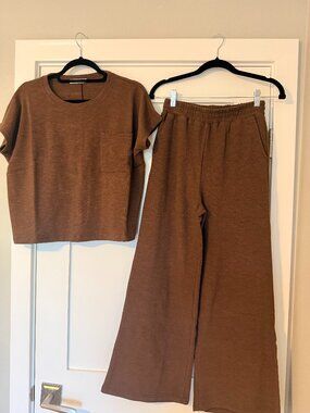 Cotton Slub Short Sleeve Tee and Pants Set in Brown - Size small